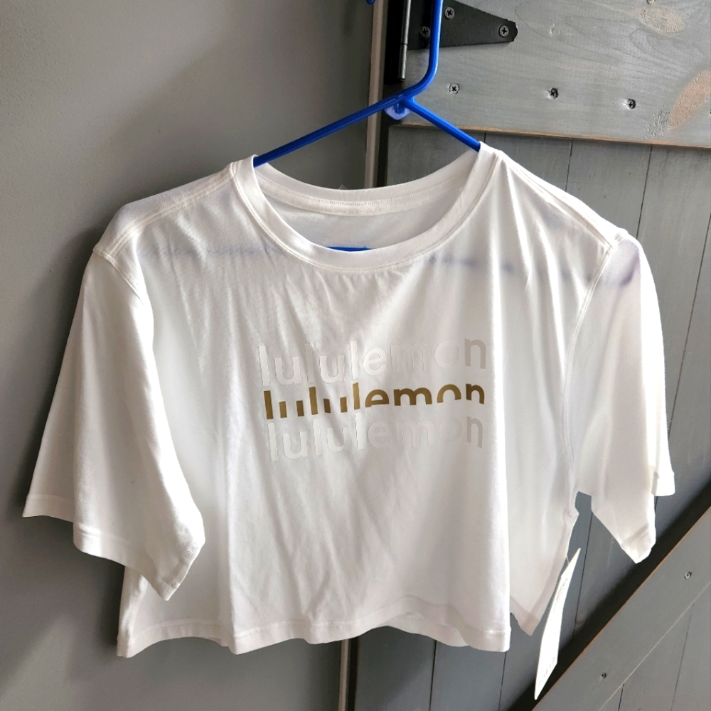 Lululemon Cortes crop tee